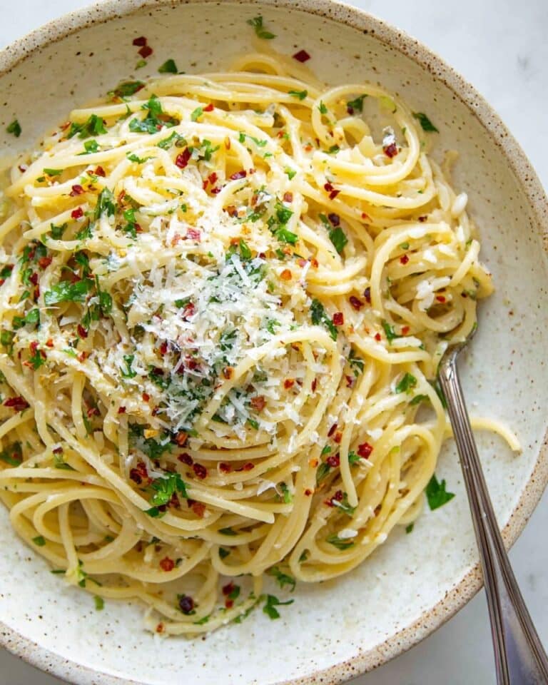 Spaghetti with Garlic and Olive Oil Recipe